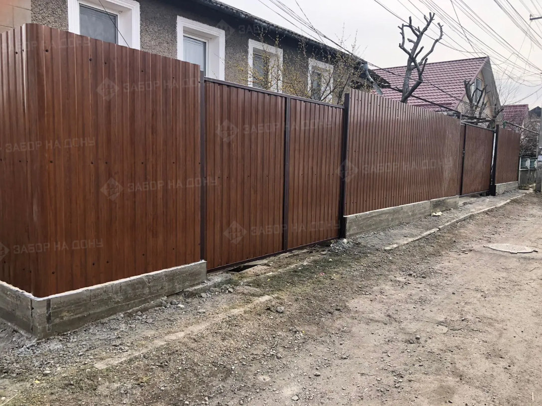 Распашные ворота из профлиста  в Усть-Лабинске